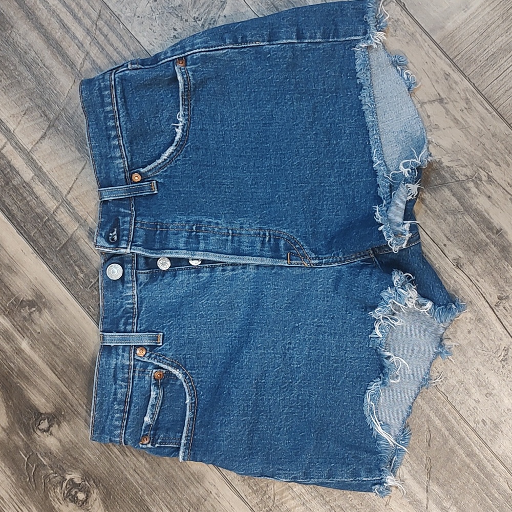 Size 8 Levi’s 501 Original Stretch Cut Off Shorts